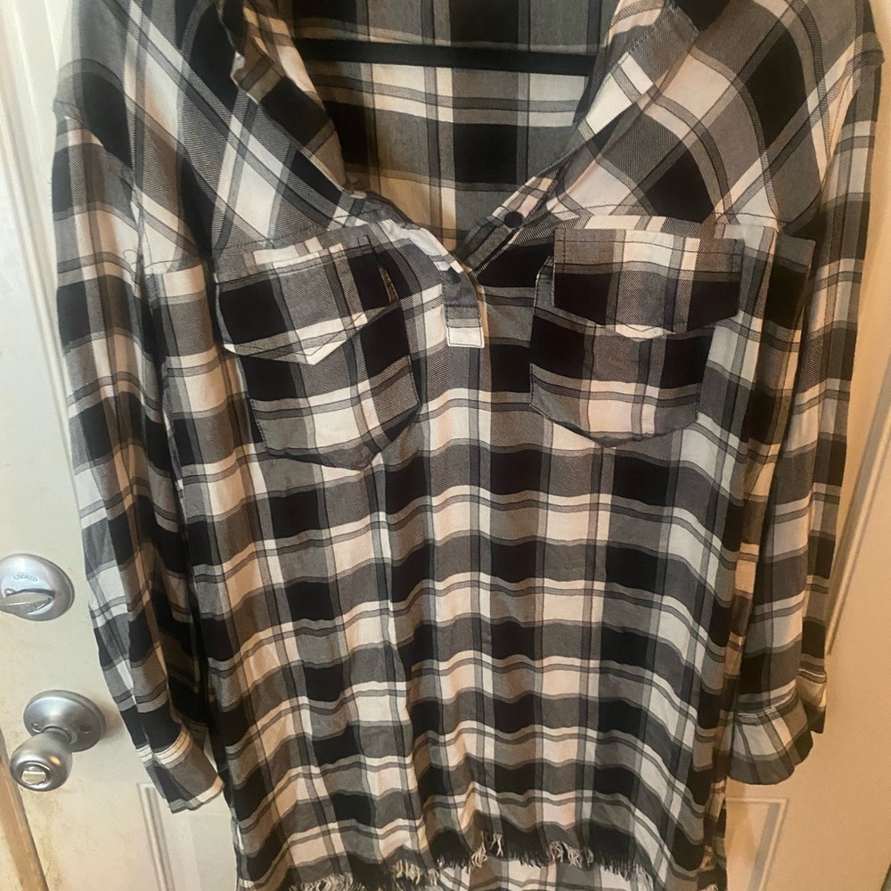 Black and white Umgee top